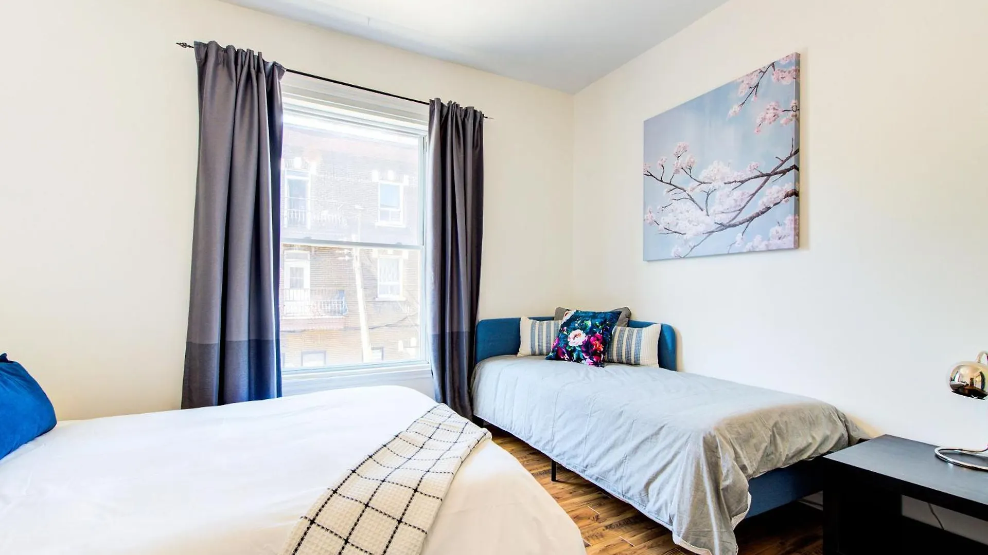 Chez Mont Royal Apartments! Montreal Canada