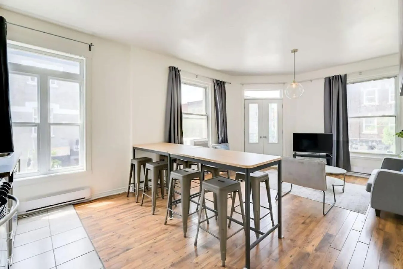 Apartment Chez Mont Royal Apartments! Montreal