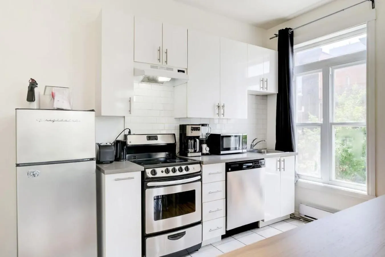 Chez Mont Royal Apartments! Montreal Canada