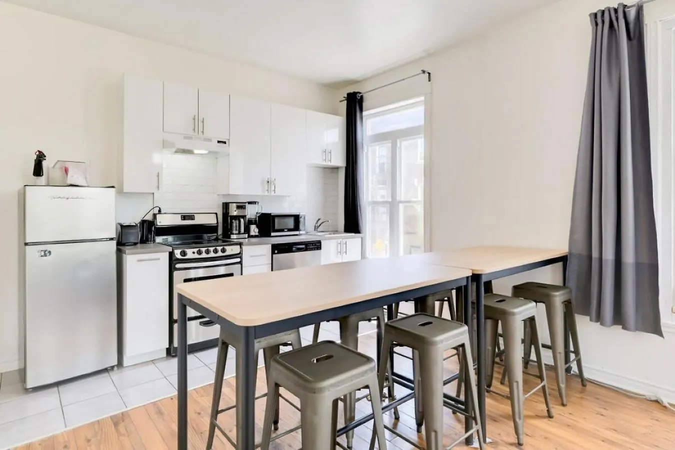 Chez Mont Royal Apartments! Montreal Apartment