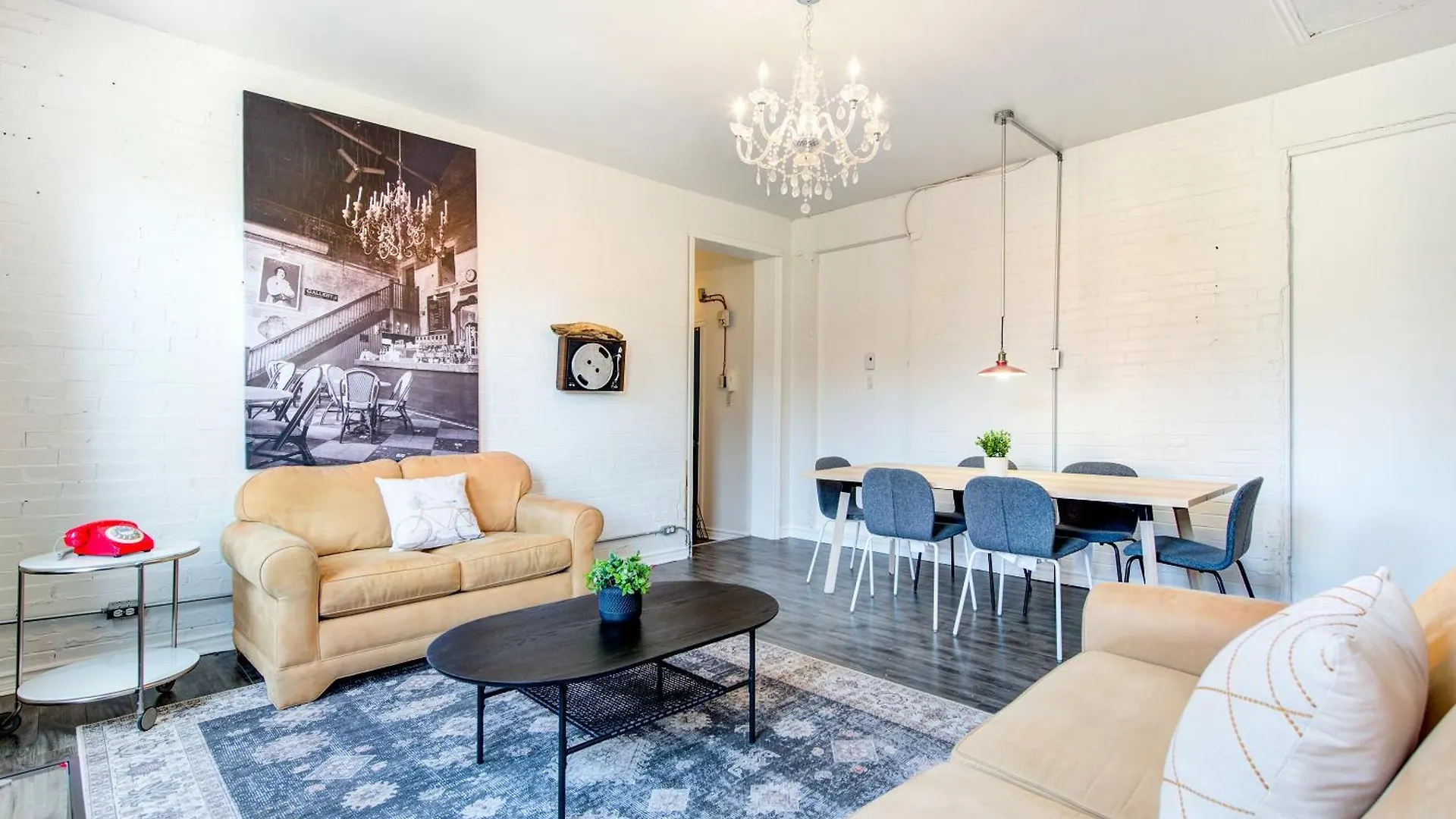 Chez Mont Royal Apartments! Montreal Apartment