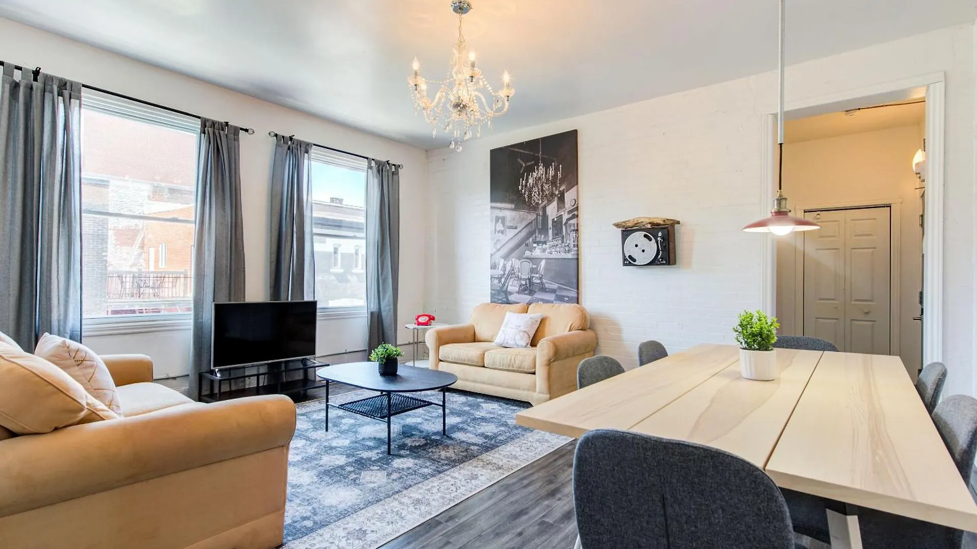 Apartment Chez Mont Royal Apartments! Montreal