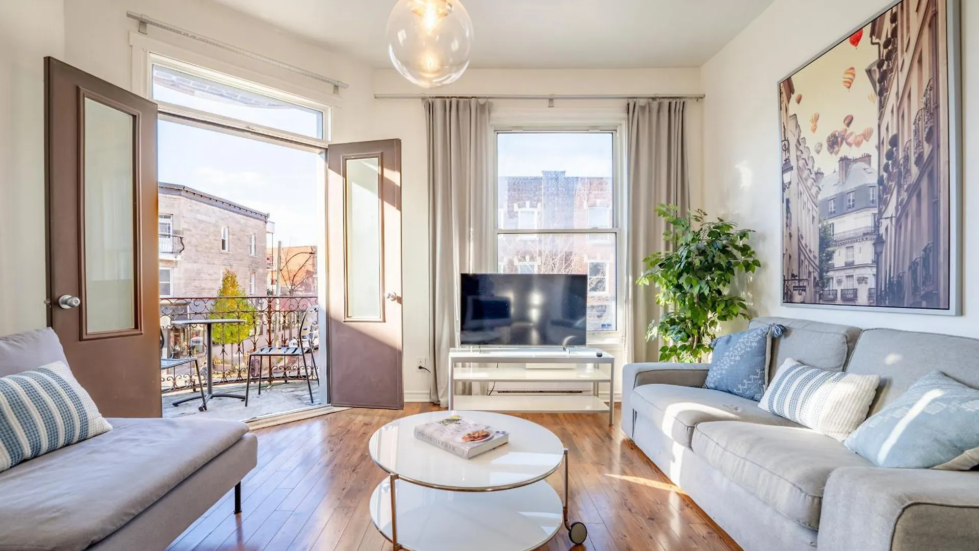 Chez Mont Royal Apartments! Montreal
