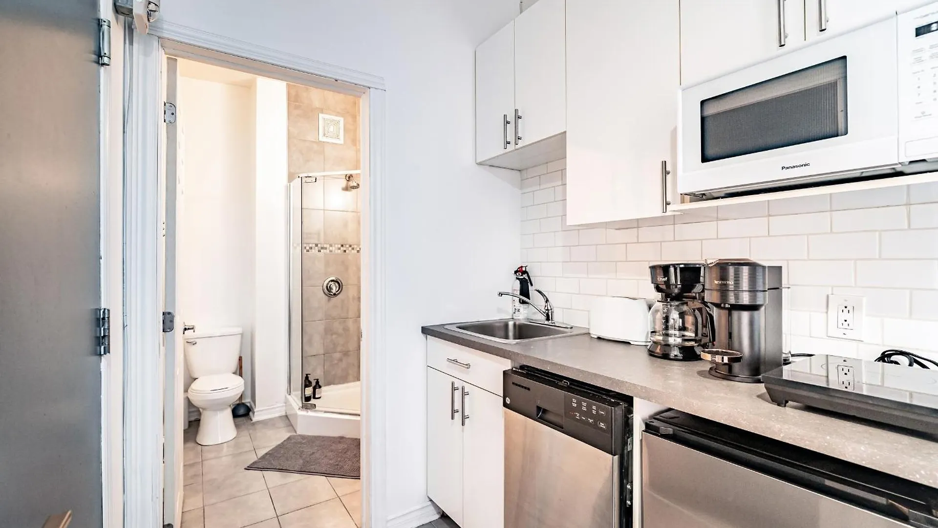 Chez Mont Royal Apartments! Montreal