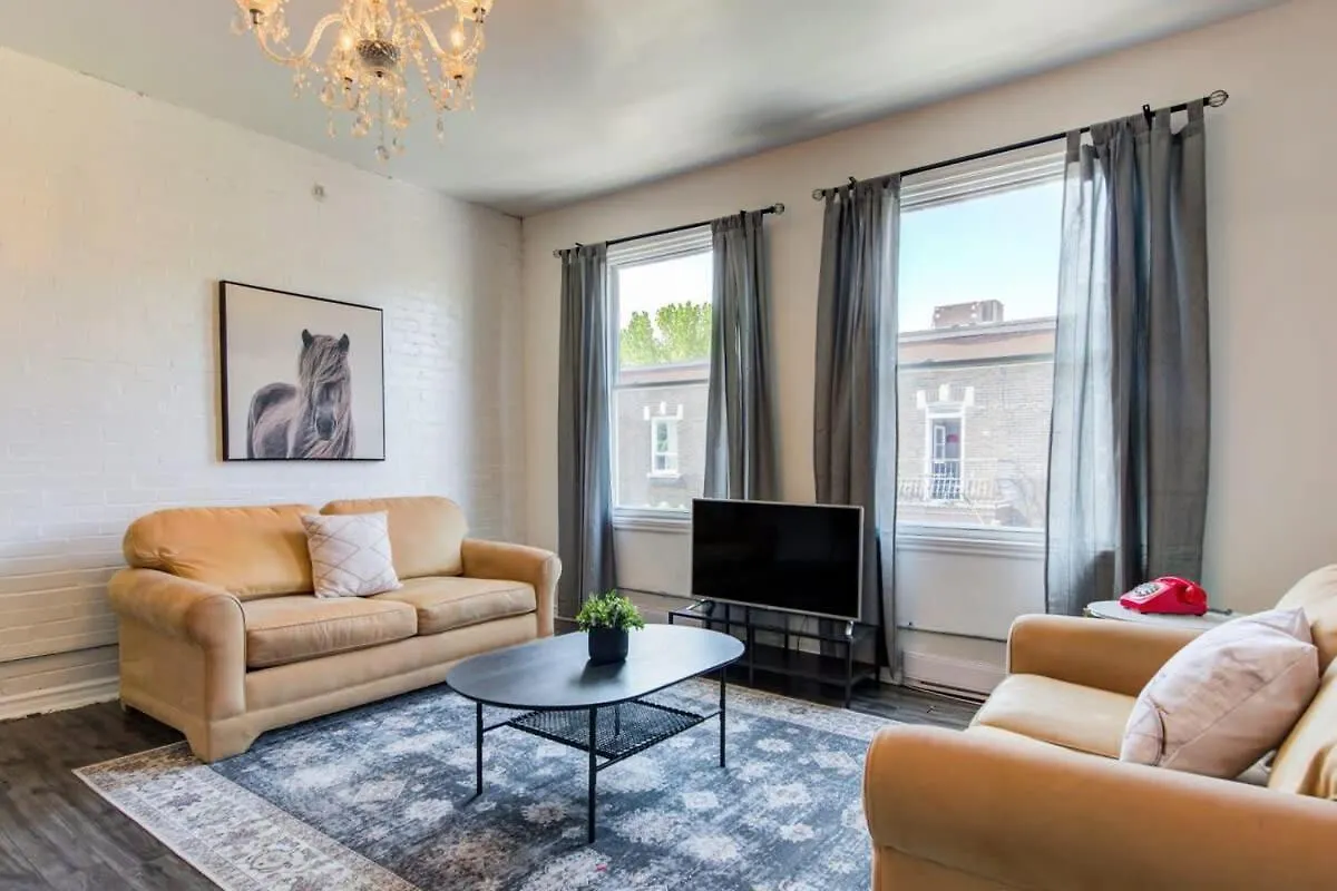 Chez Mont Royal Apartments! Montreal Apartment