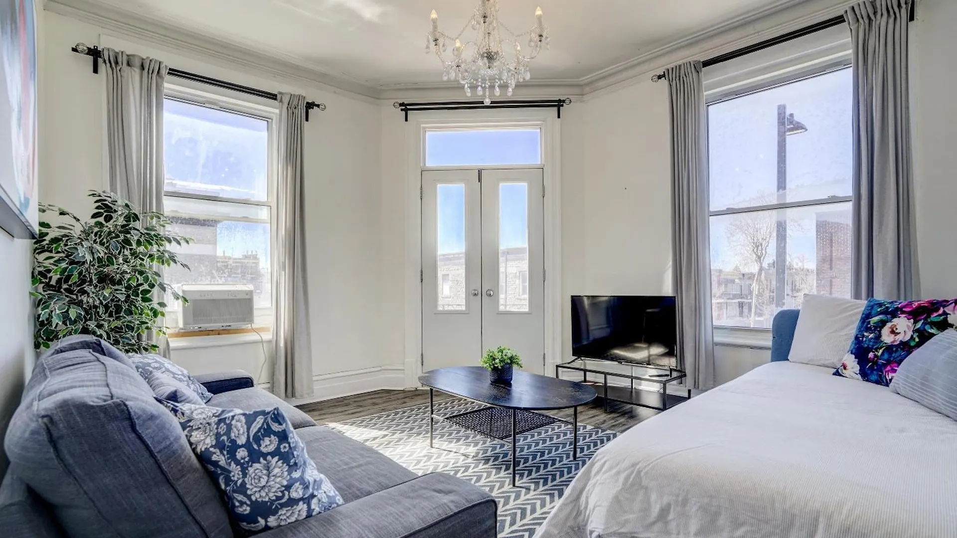 Chez Mont Royal Apartments! Montreal