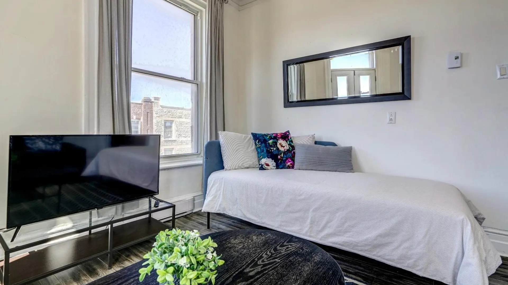 Chez Mont Royal Apartments! Montreal